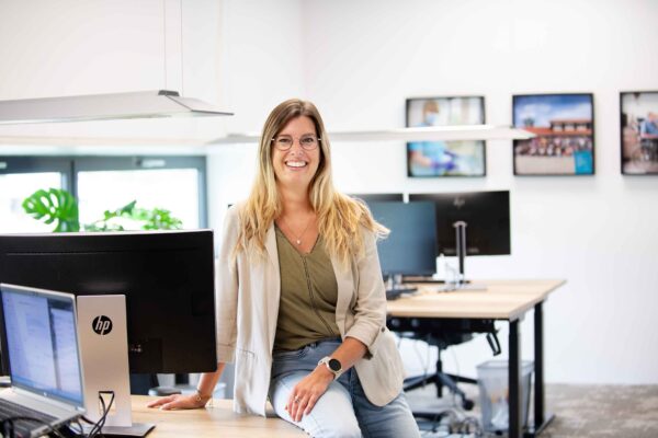 Werken op kantoor bij MondzorgPlus: Bianca, Senior servicedeskmedewerker.